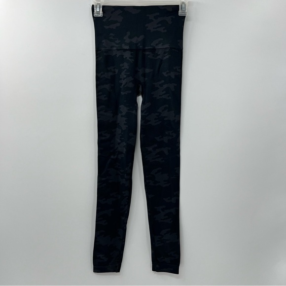 Spanx look at me now leggings black camo size Medium NWT - Picture 3 of 6